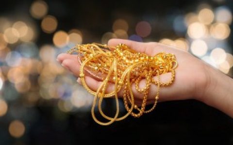 梦见金项链（梦见金项链的寓意）