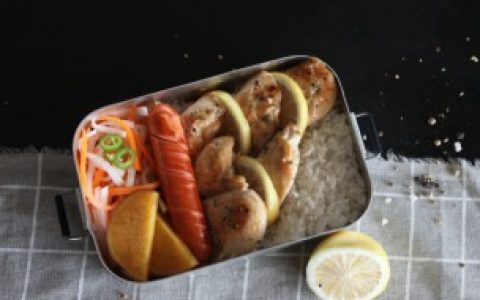 铁饭盒可以用微波炉加热吗,铁饭盒能用微波炉加热吗