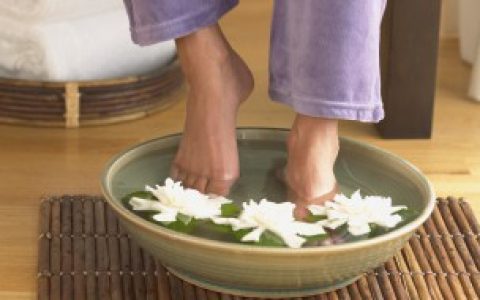 新鲜艾叶可不可以泡脚（新鲜艾叶可以泡脚吗）