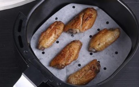 空气炸锅底下铺什么纸（空气炸锅底下铺的应该是什么纸）