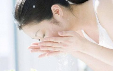 【卸妆水卸完妆不洗脸是不可以】用卸妆水卸完妆不洗脸可以吗