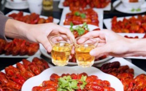 吃龙虾可以喝什么酒（吃龙虾喝什么酒）