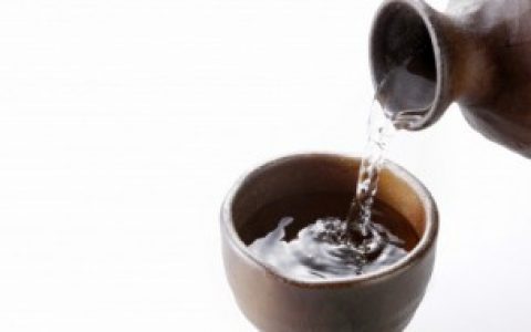 茅台酒原料是什么（茅台酒是由什么原料制作的）