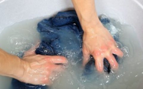 马克笔弄到衣服上可以洗掉吗,马克笔弄到衣服上的清洗方法