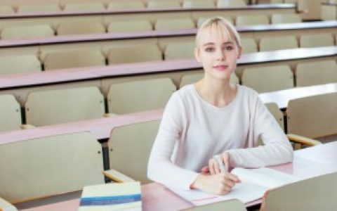 【为什么对流层温度随高度升高而降低】什么原因对流层温度随高度升高而降低