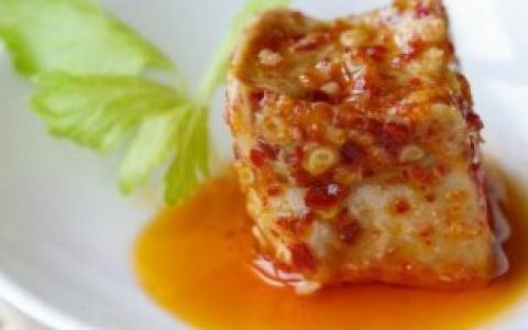 【豆腐乳发霉还能不能吃】豆腐乳发霉还能吃吗