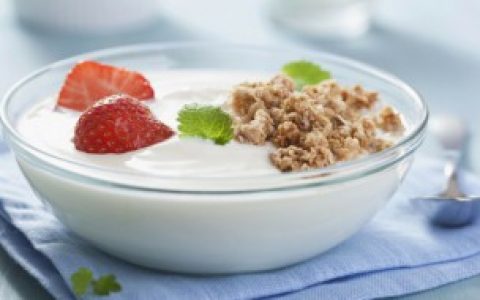 酸奶冻成冰解冻还能喝吗 酸奶冻成冰解冻还能不能喝