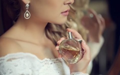 【50毫升香水可以带上飞机吗】飞机上可以带香水吗50ml