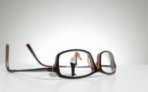 成年眼镜多久换一次,成年眼镜多长时间换一次