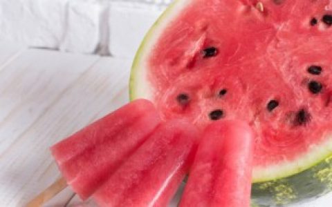 【西瓜中间黄心怎么回事】西瓜中间黄心的原因