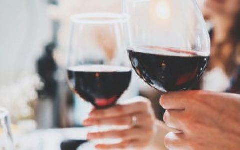 【黑皮诺葡萄酒要不要醒酒吗】黑皮诺葡萄酒需要醒酒吗