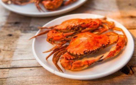 活螃蟹直接冷冻还是煮熟冷冻 活螃蟹直接冷冻还是做好了之后冷冻呢