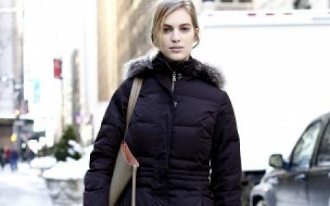 如何让羽绒服重新蓬松,怎么让羽绒服重新蓬松