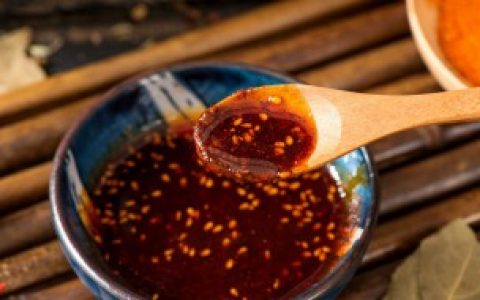 【塑料桌布上的辣椒油怎么洗掉】桌布上的辣椒油如何去除