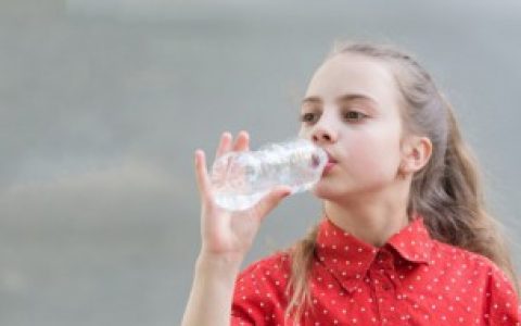 水杯材质as能不能装开水,水杯材质as能装开水吗