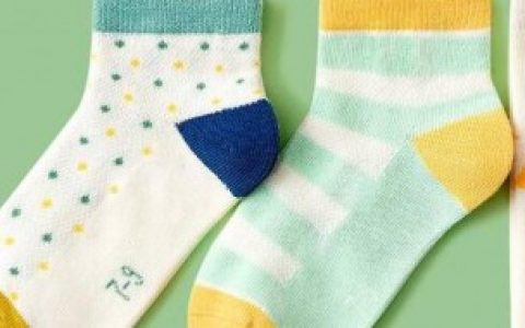 袜子可以跟衣服一起扔洗衣机吗 袜子可不可以跟衣服一起扔洗衣机