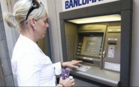 【取款机上倒着输入密码会自动报警吗】银行卡修改密码方法介绍