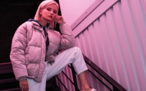 羽绒服可以用洗衣机洗吗（羽绒服能用机洗吗）