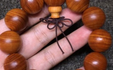 如何把木质手串养的光亮（怎么把木质手串养的光亮）