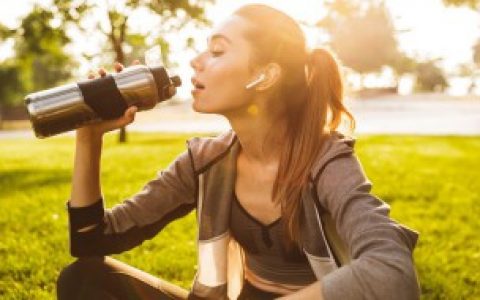 感应水杯没电池怎么办 感应水杯没电池如何处理