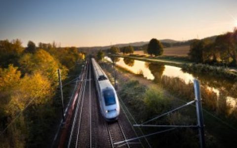 高铁二等座第一排坏处（高铁二等座第一排有没有坏处）