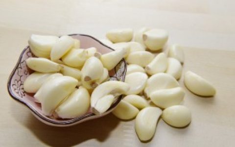 【剥好的蒜怎么保存】剥完皮的大蒜怎么保存