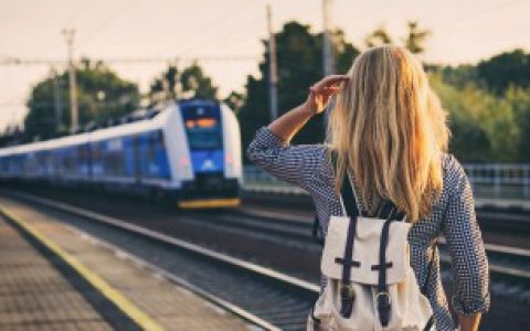 高铁如何找车厢号上车步骤,高铁找车厢号上车步骤