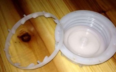 塑料盖子太紧了打不开,塑料盖子太紧了打不开怎样做