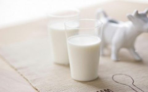 纯牛奶和脱脂牛奶有什么不同,纯牛奶和脱脂牛奶的区别