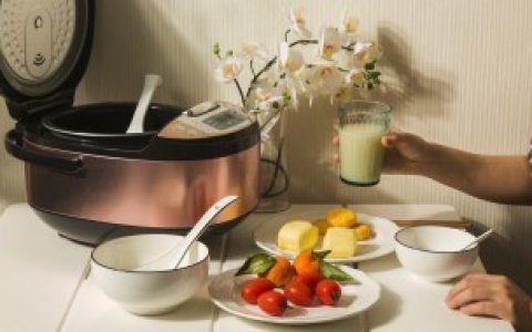 电饭煲可以炒菜吗 电饭煲做菜怎么用