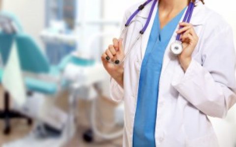 【如何洗白大褂】怎样洗白大褂