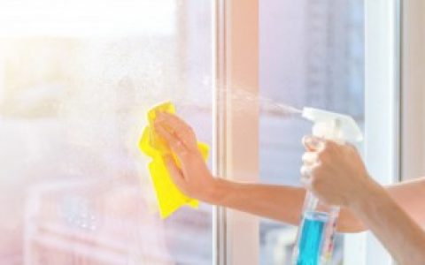 清洗玻璃窗如何快又干净（清洗玻璃窗怎样快又干净）