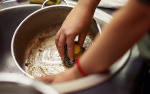 不锈钢盘大了怎么清洗 不锈钢盘大了如何清洗