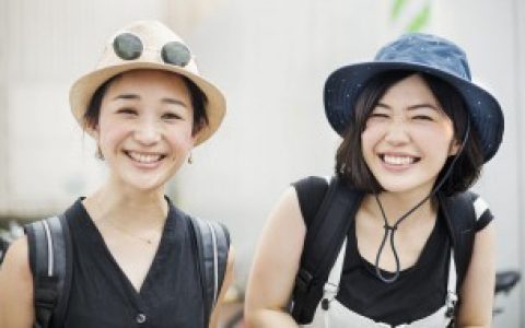 女生（女生怎么戴帽子好看（怎样戴帽子好看）