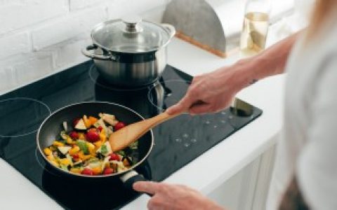 剩油去除腥味的（如何去除油中的腥味）