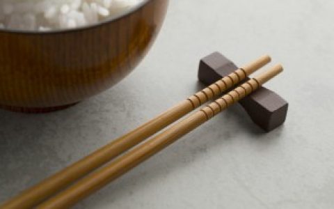 【筷子总是油腻腻粘粘怎么清洗】筷子有油腻怎么清洗