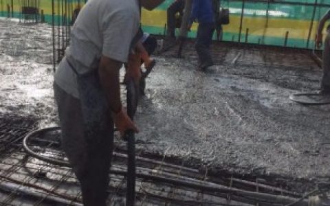 【新浇的水泥地面多久浇一次水】浇水泥后多久洒一次水