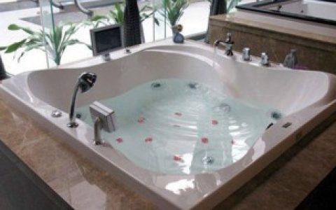 按摩浴缸怎么用（按摩浴缸用法）