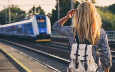 【深圳火车站就是罗湖火车站吗】深圳火车站是不是罗湖火车站呢