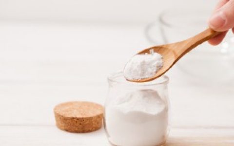 小苏打和食用碱去油污哪个好（清洁油污小苏打好用还是食用碱好）