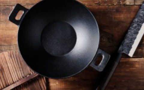 不粘锅买什么材质的好 不粘锅买哪些材质的好