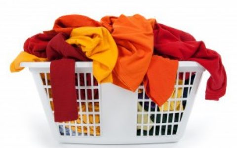 衣服发霉了怎么洗掉掉霉斑 衣服发霉了如何洗掉掉霉斑