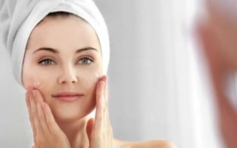 保湿精华如何挑选（保湿精华怎么挑选）