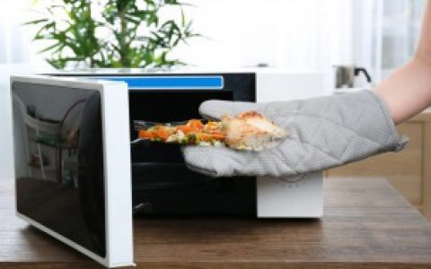 【小铝盆可以放微波炉吗】小铝盆是否可以放微波炉