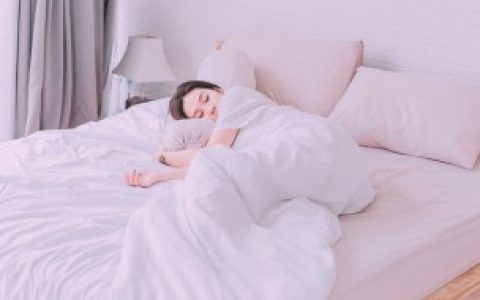 梦见狗狗（梦见狗狗的寓意）