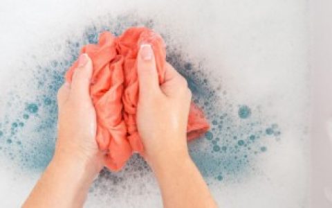 沾鼠板上的胶弄啥能洗掉 粘鼠板上的胶怎么去除