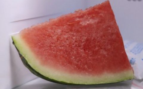 【冷冻的西瓜如何解冻】冷冻的西瓜怎么解冻