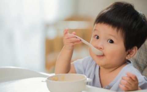 梦见自已在别人家吃饭什么意思 梦见自已在别人家吃饭什么含义