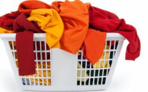 干洗后衣服上的油渍如何去除 干洗后衣服上的油渍怎么去除