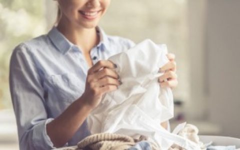 【妙招巧除衣服上墨汁渍】除衣服上墨汁渍的技巧